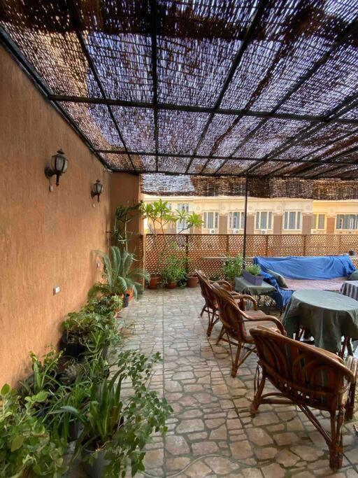 On A Rooftop In Downtown, Apartamento